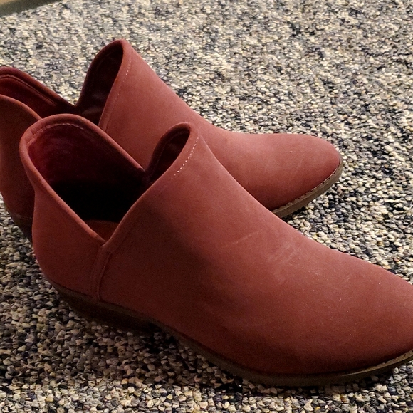 Burgundy Women's Booties Size 9 - Picture 1 of 4
